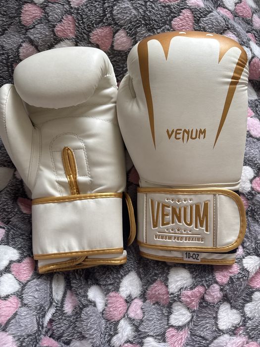 Боксерские перчатки