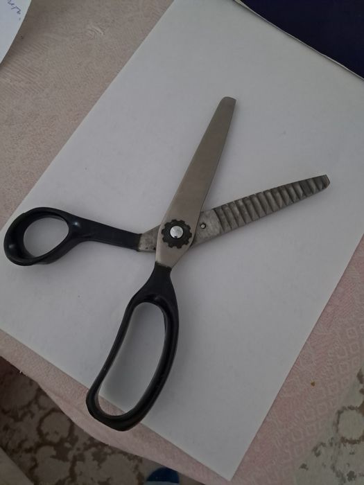 Продаю ножницы портняжные зигзаг