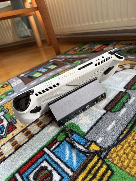 ASUS ROG Ally Z1 Extreme – 512GB + husă iLoco + docking station iVanky