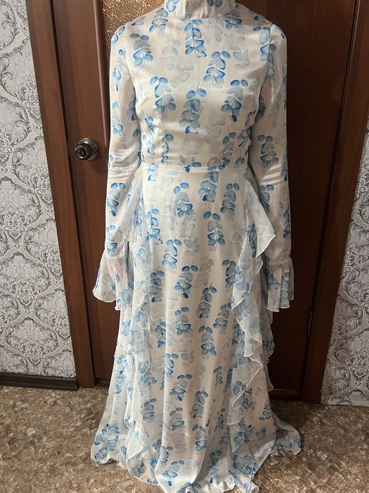 Платье в продаже