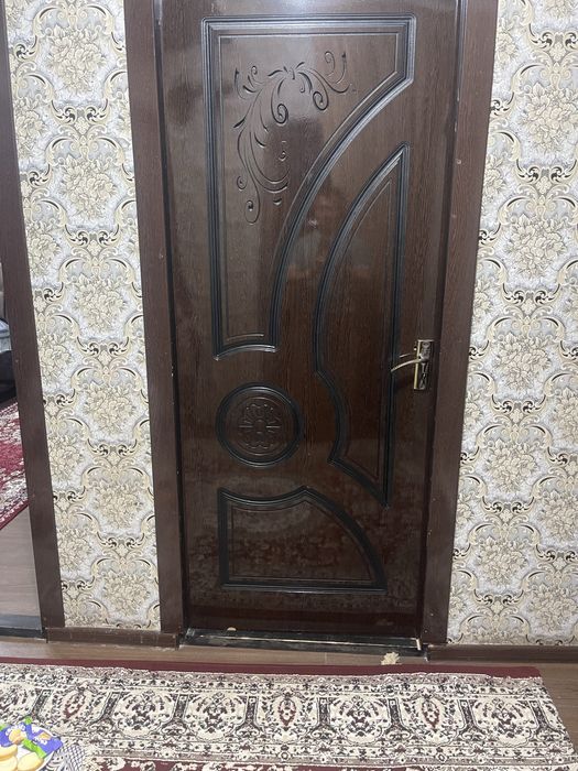 Uy uchun eshiklar sotiladi yangiday turibdi