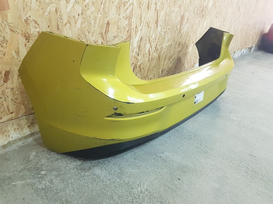 Bara spate VW Golf 8 an 2020-2023