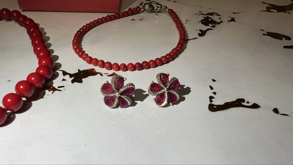 Set bijuterii cu pietre roșii