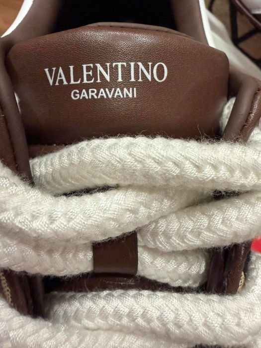 Продавам чисто нови оригинални сникърси Valentino