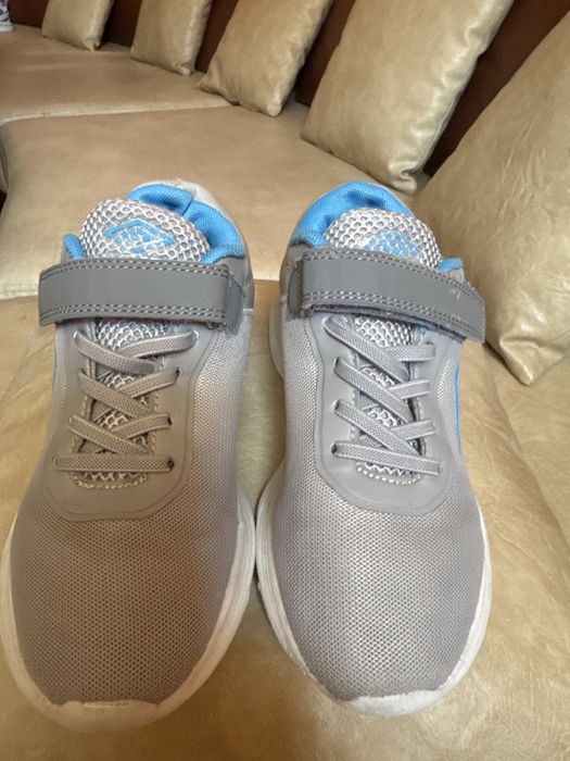 Adidasi Umbro nr. 32 copii - culoare gri deschia nr. 32
