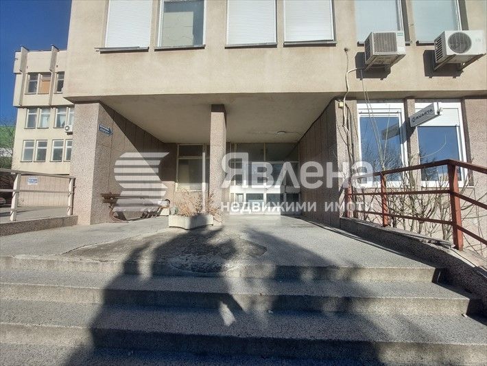 Трети етаж от административно-производствена сграда