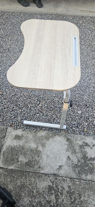 Masuta birou cu roti