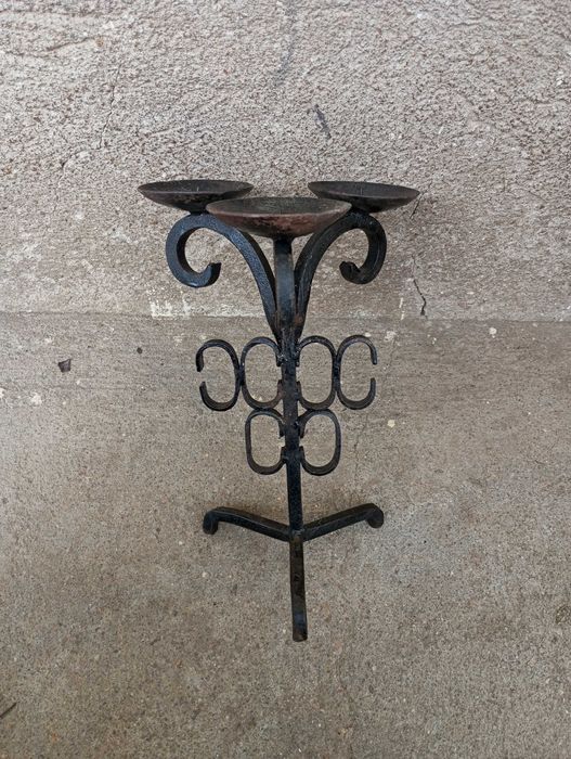 Свещник от ковано желязо за три свещи