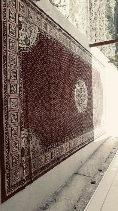 Gilam tezda sotiladi