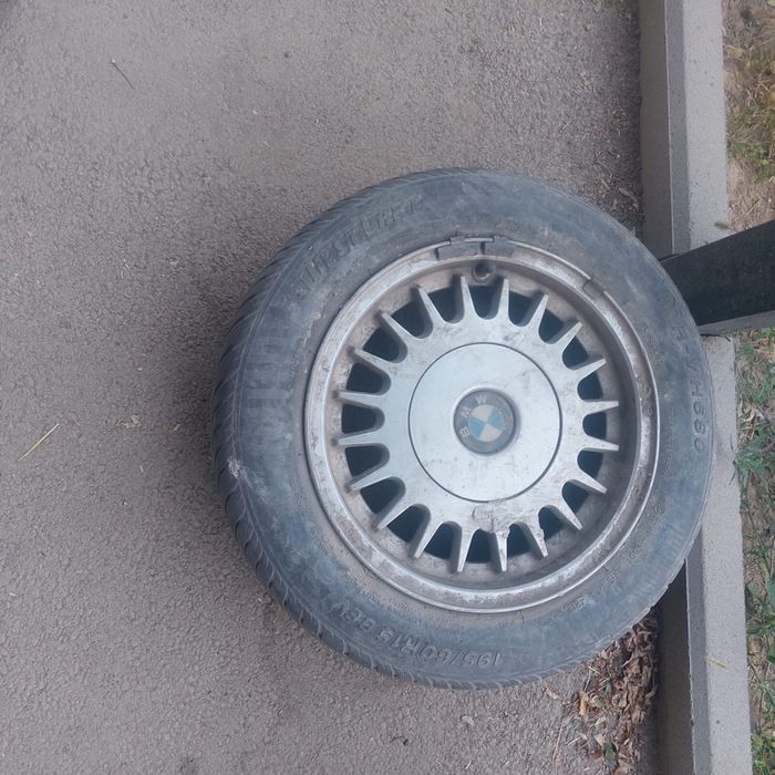Продам автомобильние шины -3 шт