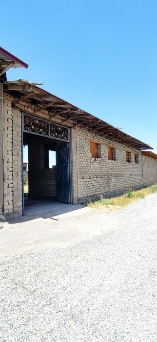 Qorasuvda hovli sotiladi