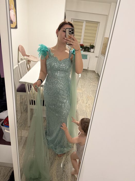 Rochie NOUA  elegantade nașa, sora M-L , facuta pe comanda