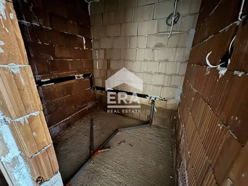 Тристаен апартамент на етап Акт 14 за продажба в район с отлична локац