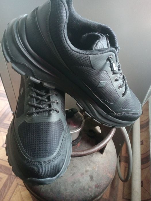 Кроссовки черные