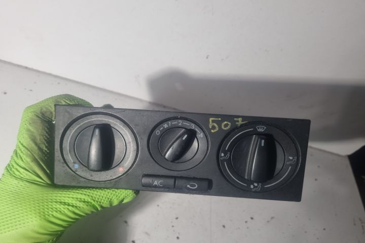 Comanda AC 1J0 820 045 F Volkswagen VW Golf a 4-a generatie