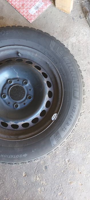 Джанти метални BMW r15. 5 х 120, Зимни гуми 195 65 15 Michelin dot2821
