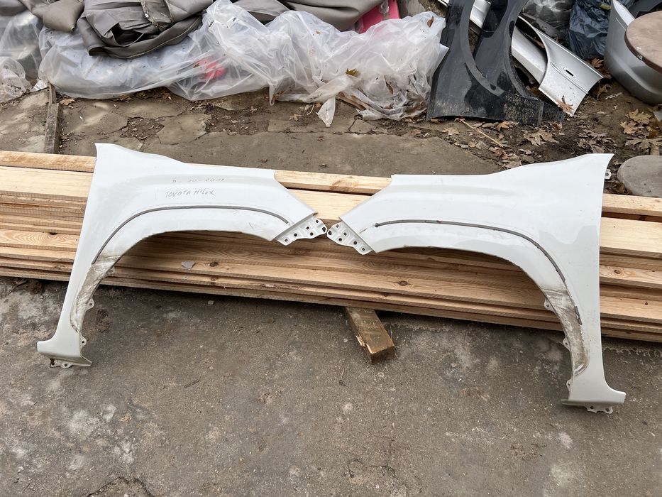 Toyota Hilux 15- 2018 калник ляв и десен