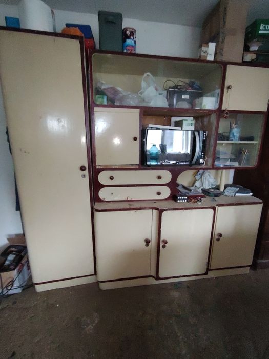 Bufet vechi din lemn