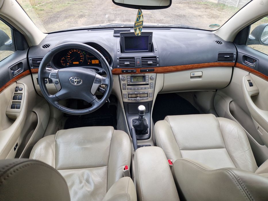 Dezmembrez Toyota Avensis T25 2.2 Dcat 177 cp