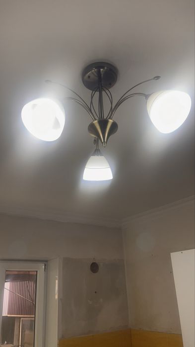 Люстры 3-х рожковые.  Продам