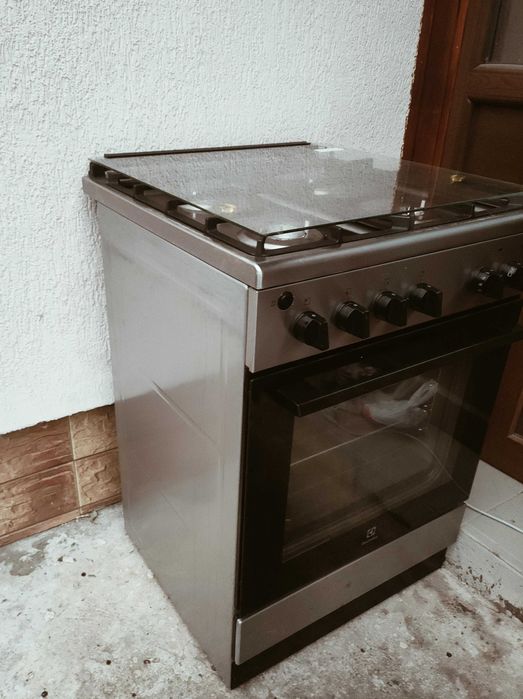 vand aragaz pe gaz electrolux