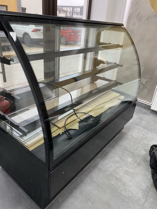 2 Malaxoare (20-22L) + 3 Vitrine (Frig/Cald/Neutru) + FACTURĂ