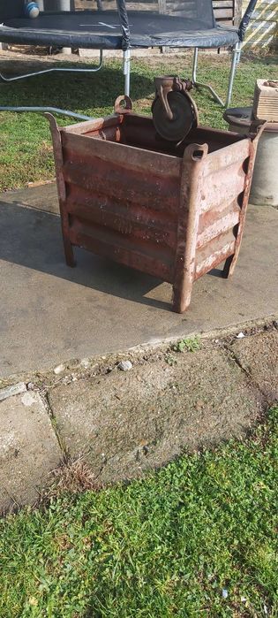 Ръчна машина за ронене на царевица с метален кош