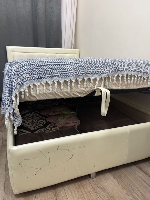 Спальная кровать 1,5