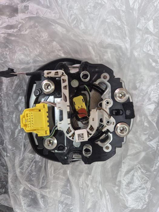 Vând volan cu airbag vw Passat b8