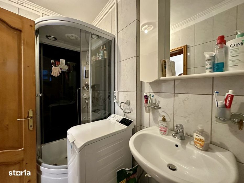 Apartament 3 camere Gorjului, 69,5 mp, 2 bai, 2 balcoane, bloc 1979