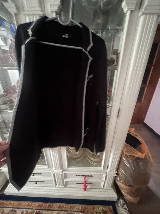 Продам шерстяной поджак маскино оригинал100%