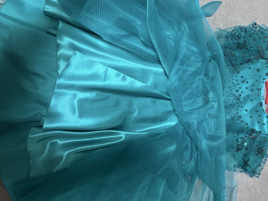 Продам платье для девочки нарядное