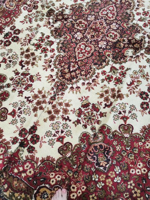 Продавам  вълнен персийски килим на завода в Сливен от социализма