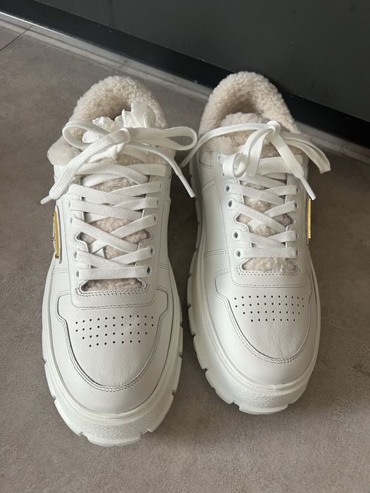 Бели маратонки Prada