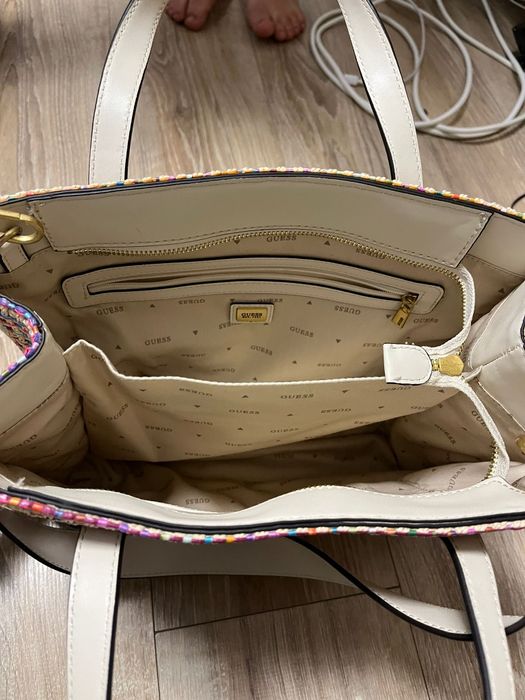 Geanta și pantofi guess