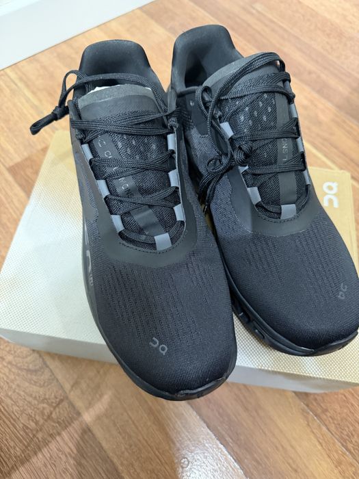 Новые кроссовки ON