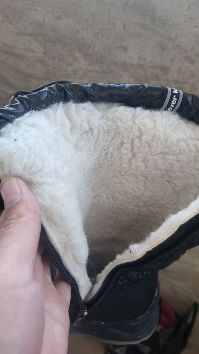 Продам ботинки для девочки зимние.