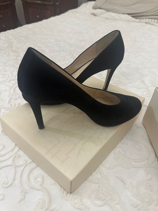 Продаются туфли замшевые