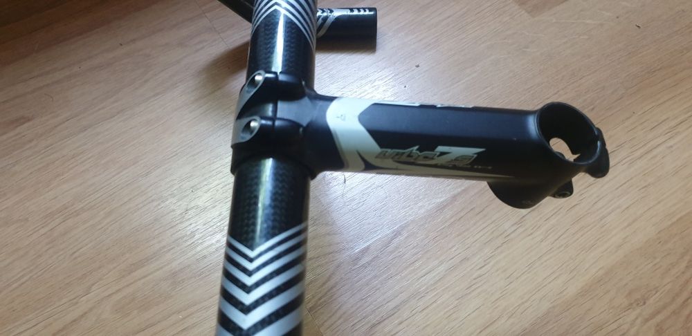Ghidon Pro VIBE carbon + tija ghidon Al de 114mm