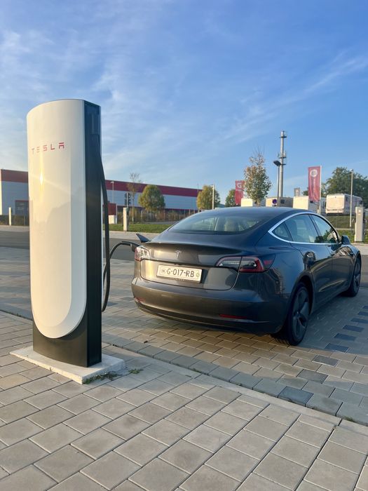 TESLA Model 3 2019 — imagine 2