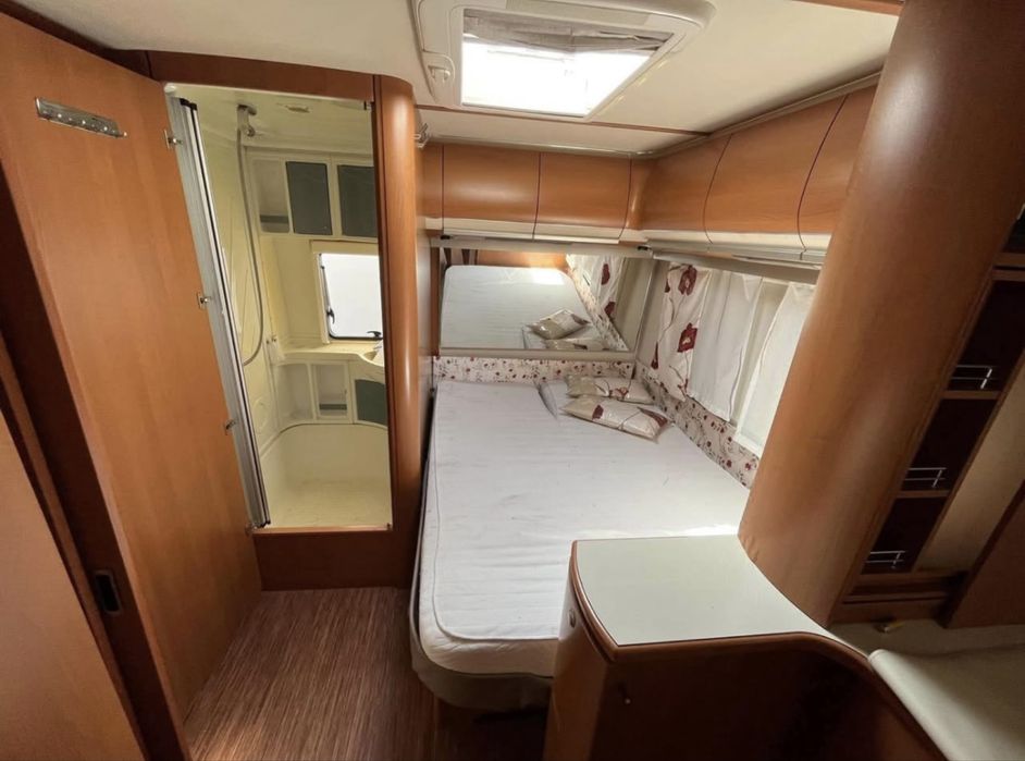 Каравана Fend Diamant 590+изграден навес