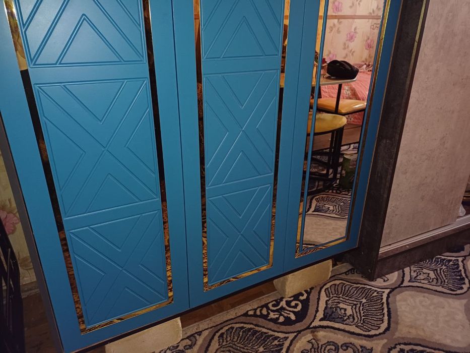 шифонер сотилади.янги моделлардан.ранги замонавий.н