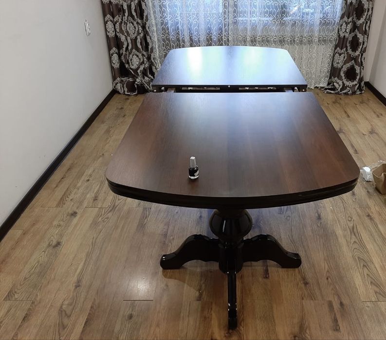 Стол со стульями