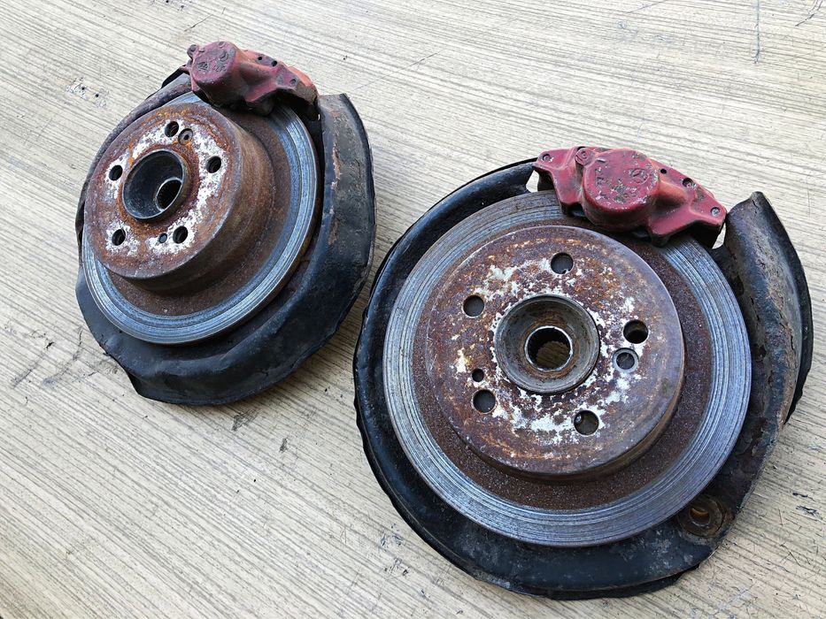 Продам капот от 124 дорест