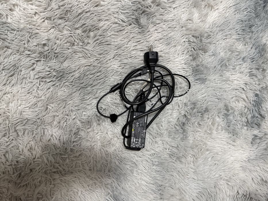 Ноутбук черный .