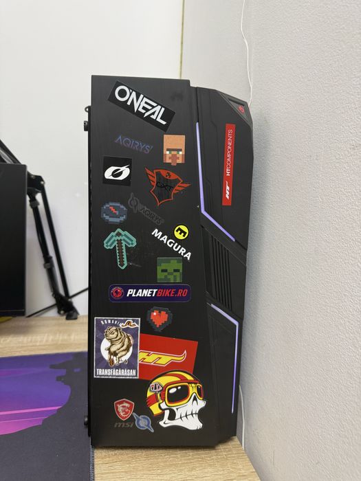 Vand pc gaming detalii in descriere