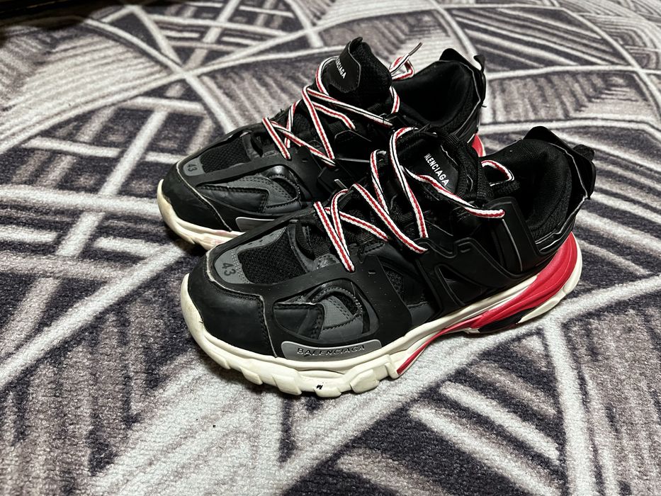 Продам кроссовки Balenciaga 43размер