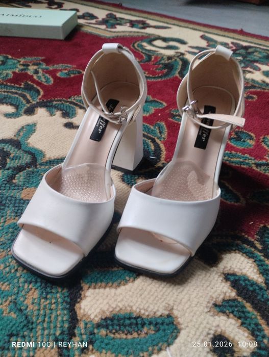 Босоножкию сатылады