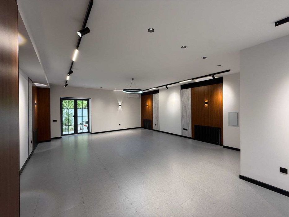 Срочно продается Коммерческое помещение 910 м² | Нукусская | 1 линия