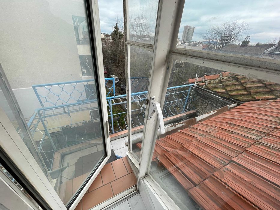 Продава мансарден ЕТАЖ от къща в центъра на Бургас